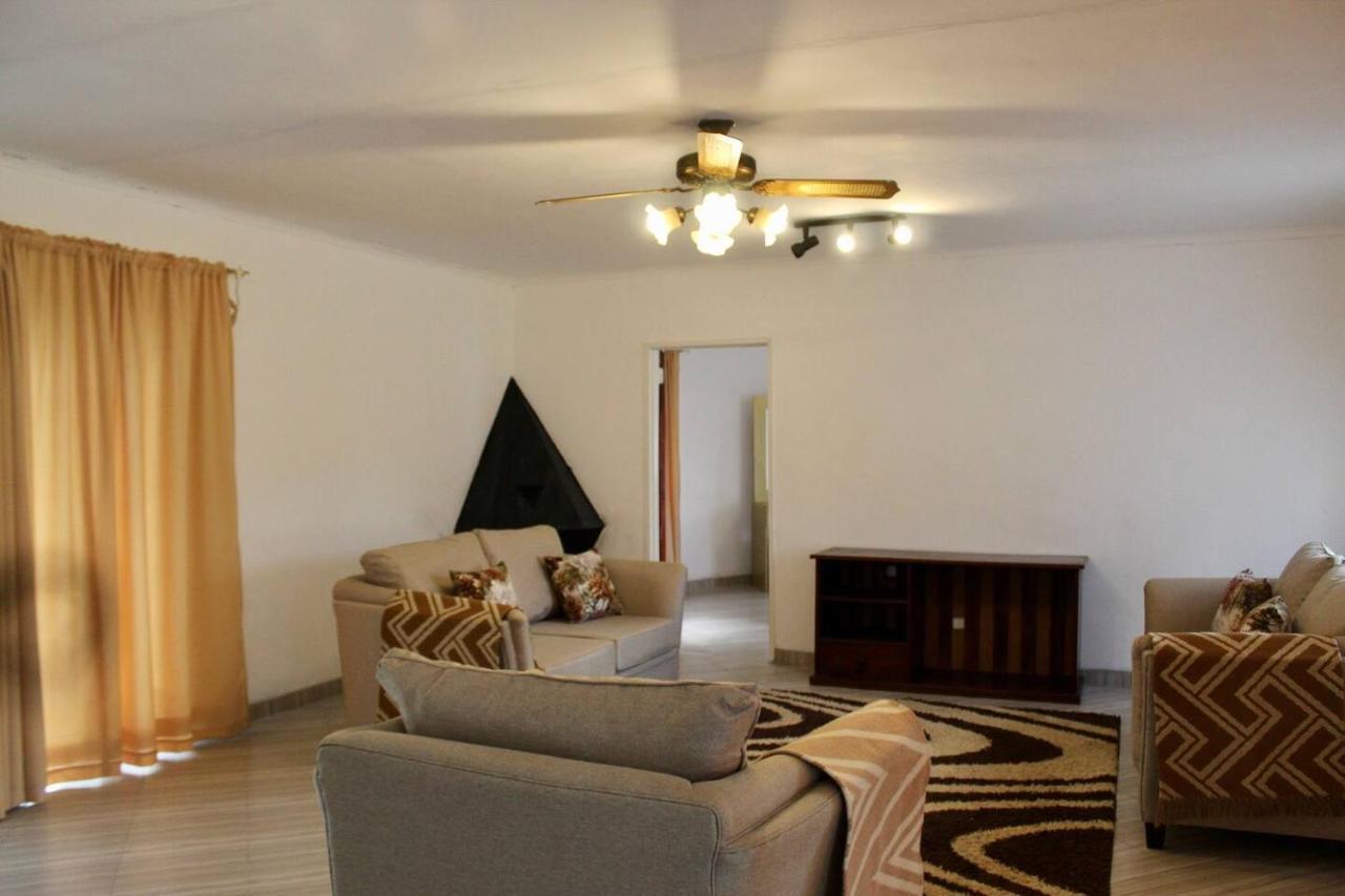 2 Bedroomed House With A Lovely Garden - 2177 Apartment